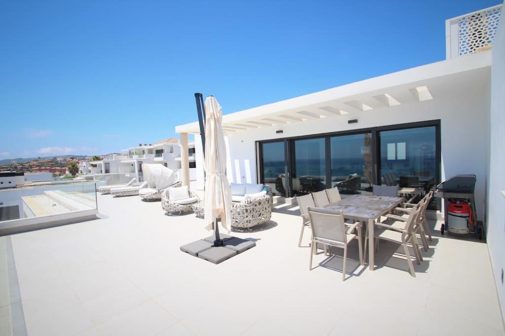 Luxurious Penthouse With Huge Panoramic Terrace Apartment San Roque  Exterior photo